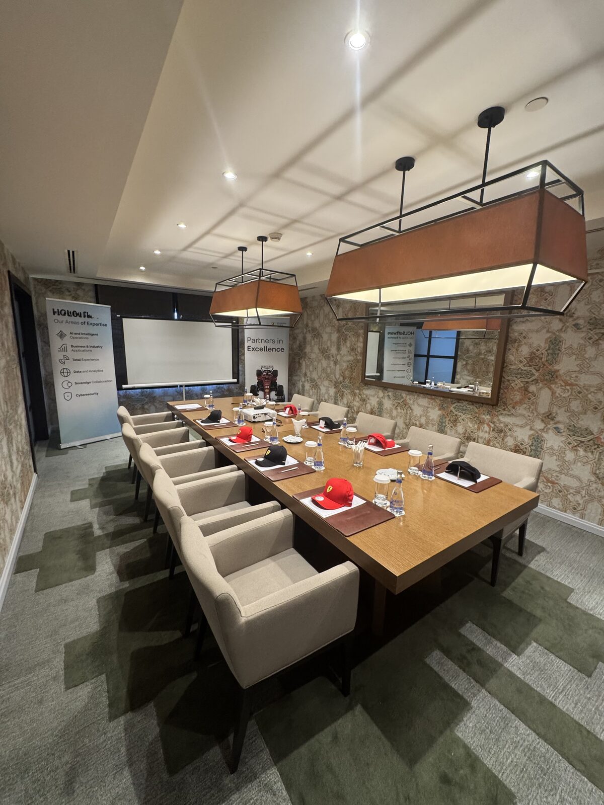 HCLSoftware (MICE - Fórmula 1, Monza, Bakú, Singapore, São Paulo, Las Vegas, Abu Dhabi) — foto 1